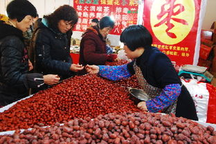 農(nóng)副產(chǎn)品展銷會(huì)火熱開幕 市民爭相選購備年貨